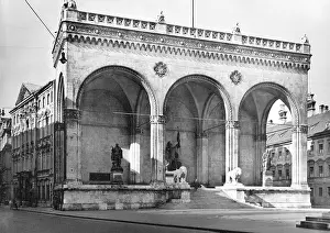 Odeonsplatz: The Feldherrnhalle in Munich