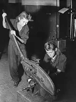 Apprentice: Female apprentices in training in Danzig, 1942