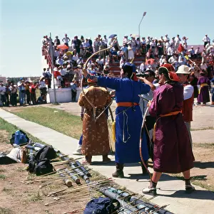 Ulaanbaatar: Female archers in Ulaanbaatar, Mongolia