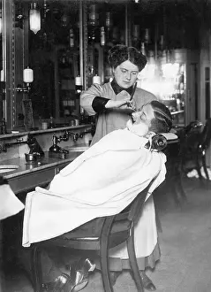 Tirol: Female barber in Berlin, 1912