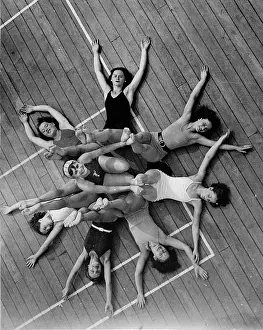 Nuits: Female dance company