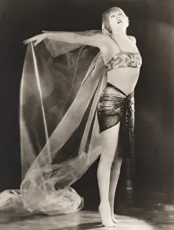 Tiptoes: Female dancer standing on tiptoes