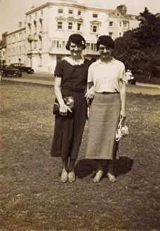 Oct16: Two female friends, 1930s