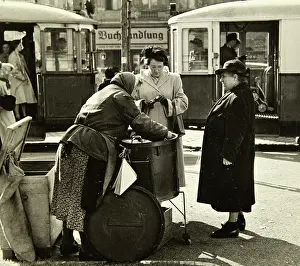 Peddlers: Female marone seller with two customers