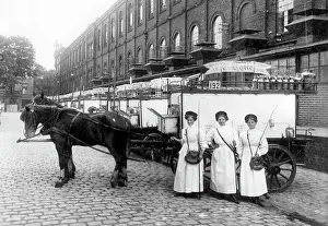 Kriegshilfsdienst: Female milk coachmen, 1915