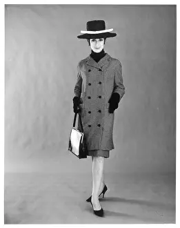 Naff: FEMALE MODEL