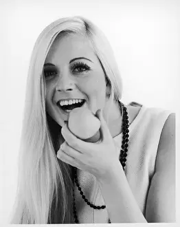 Ad Lib Studios: FEMALE MODEL