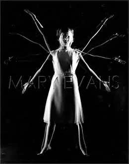 Strobe: FEMALE MODEL