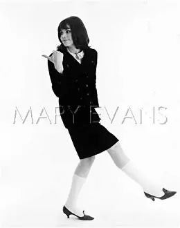 Thumbing: FEMALE MODEL