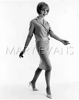 Struts: FEMALE MODEL