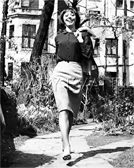 Merrily: FEMALE MODEL
