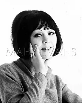 Toothache: FEMALE MODEL