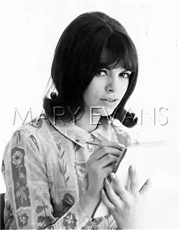 Shorthand: FEMALE MODEL