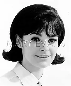 Mascara: FEMALE MODEL