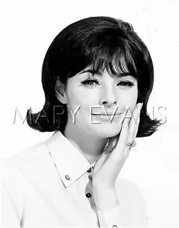 Mascara: FEMALE MODEL