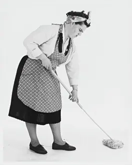 Mopping: FEMALE MODEL CLEANER