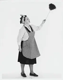 Dusting: FEMALE MODEL CLEANER