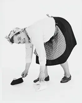 Dustpan: FEMALE MODEL CLEANER