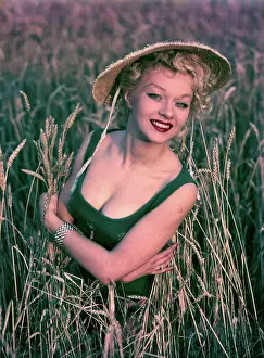 Robin Adler: Female model posing in a cornfield
