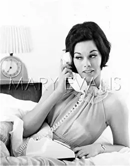 Didn T: FEMALE MODEL WAKING UP