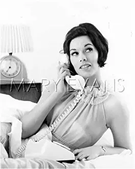 Didn T: FEMALE MODEL WAKING UP