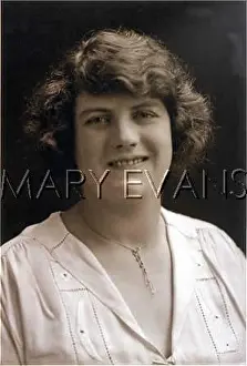 Lesley Bradshaw: FEMALE TYPE (OLIVE EDIS)