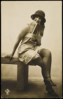 Frenchwoman: FEMALE TYPE/READING BOOK