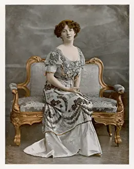 Settee: FEMALE TYPE ON SETTEE