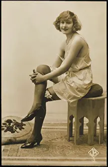 Frenchwoman: FEMALE TYPE/SITTING 1920