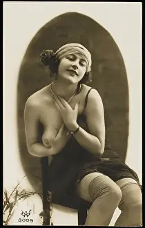 Slipping: FEMALE TYPE/SLIP 1920