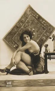 Topless: FEMALE TYPE TOPLESS