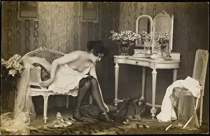 Undressing: FEMALE TYPE UNDRESSING