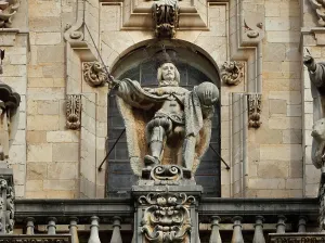 Virgen: Ferdinand statue, Catedral de la Asuncion, Jaen