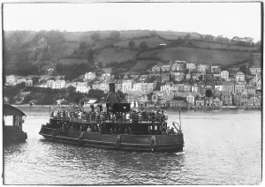 Dartmouth: Ferry crossing the River Dart at Dartmouth