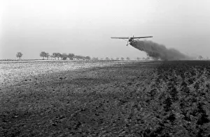 Residue: Fertilizing - field - aerial drop - aircraft