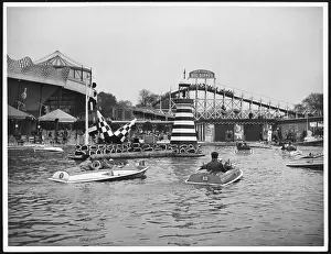 Battersea: FESTIVAL BOATING LAKE