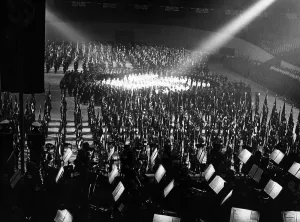 Searchlights: The festival performance Werk und Ehre (Work and Honor