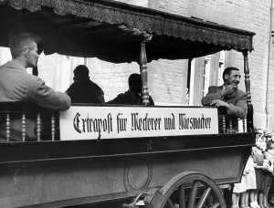 Pageant: Festive float during a parade of the Britzer Rosenfest, 1939