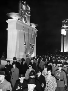 Festively: Festive lighting on the East-West Axis in Berlin