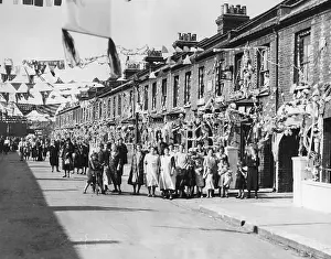 Lambeth: Festively decorated street for the throne anniversary