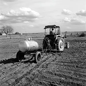 Finda: Field fertilizing - ammonia - corn field