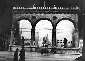 Odeonsplatz: Field Marshals Hall in Munich