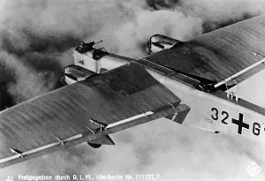 Gunners: Fighter plane in dogfight, 1937