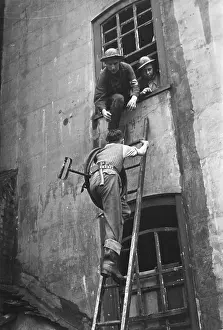 Stirrup: Fighting a fire with a stirrup pump - The Blitz
