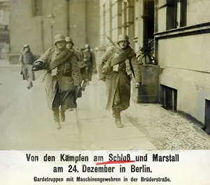Schloss: Fighting against the People's Navy Division in the Schloss a