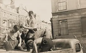 Raids: Filling Sandbags - WW2 Home Front (2/4)
