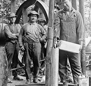 Oilmen: Filling shells with nitro-glycerine for shooting