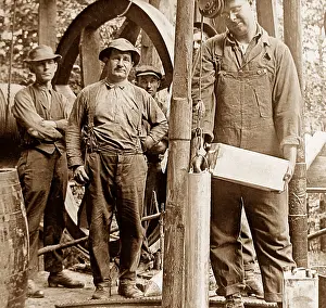 Oilmen: Filling shells with nitro-glycerine for shooting