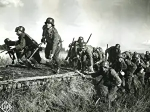 Gewehr: Film scene from Men without a Fatherland
