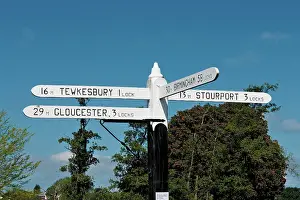 Tewkesbury: Fingerpost on Birmingham canal at Worcester